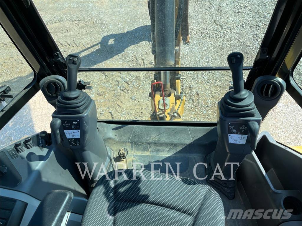 CAT 420 AE4 Товарач със заден ексватор