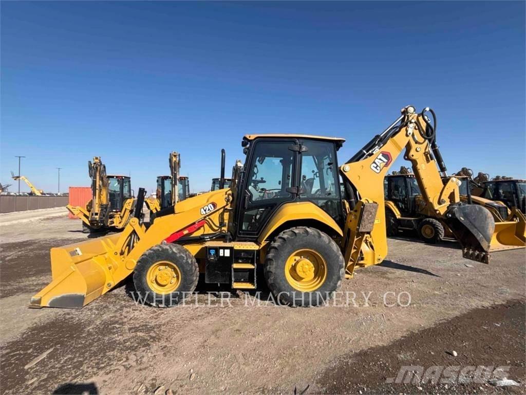 CAT 420 CF Товарач със заден ексватор
