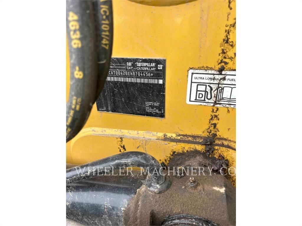 CAT 420 CF Товарач със заден ексватор