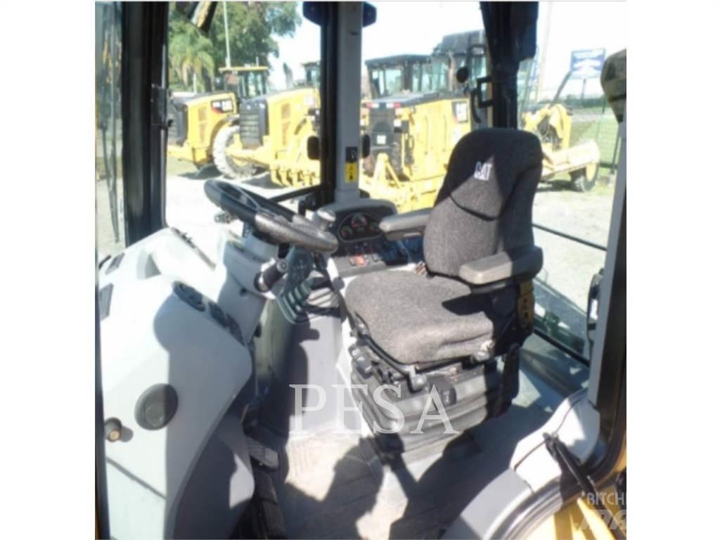 CAT 420 F 2 Товарач със заден ексватор