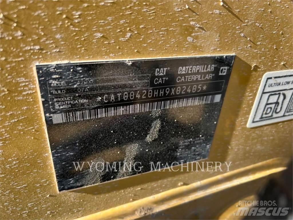 CAT 420 XE Товарач със заден ексватор