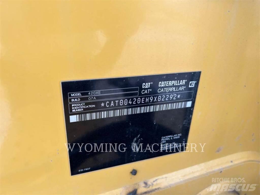 CAT 420 XE Товарач със заден ексватор