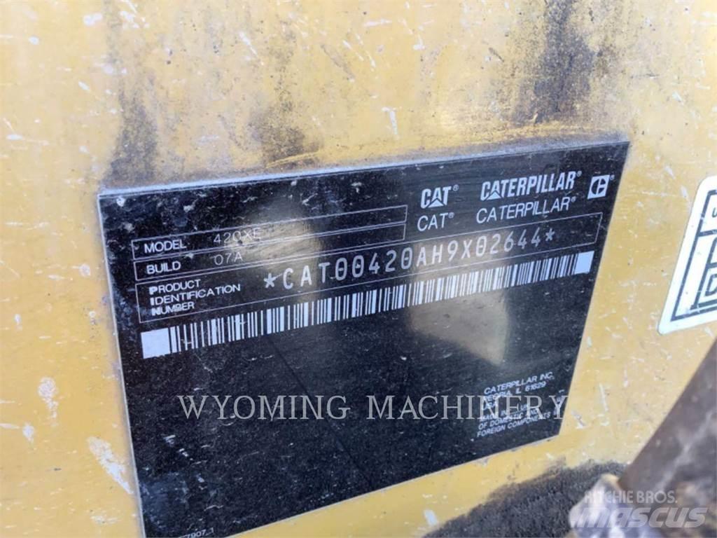 CAT 420 XE Товарач със заден ексватор