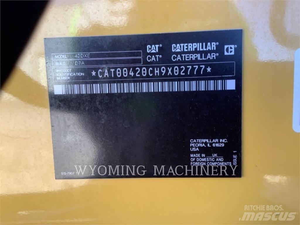 CAT 420 XE Товарач със заден ексватор