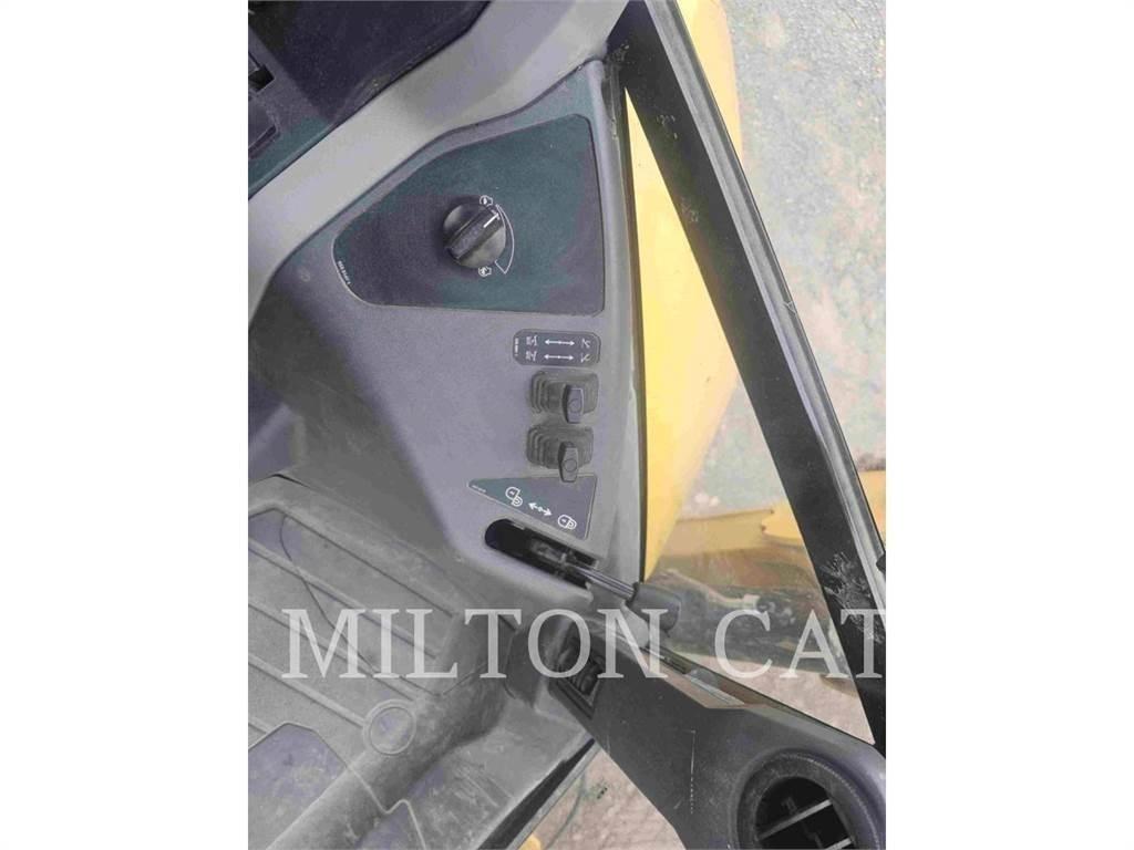 CAT 420 XE Товарач със заден ексватор
