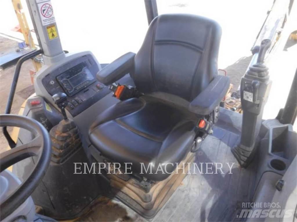 CAT 42007 Товарач със заден ексватор
