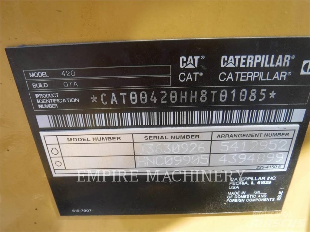 CAT 42007 Товарач със заден ексватор