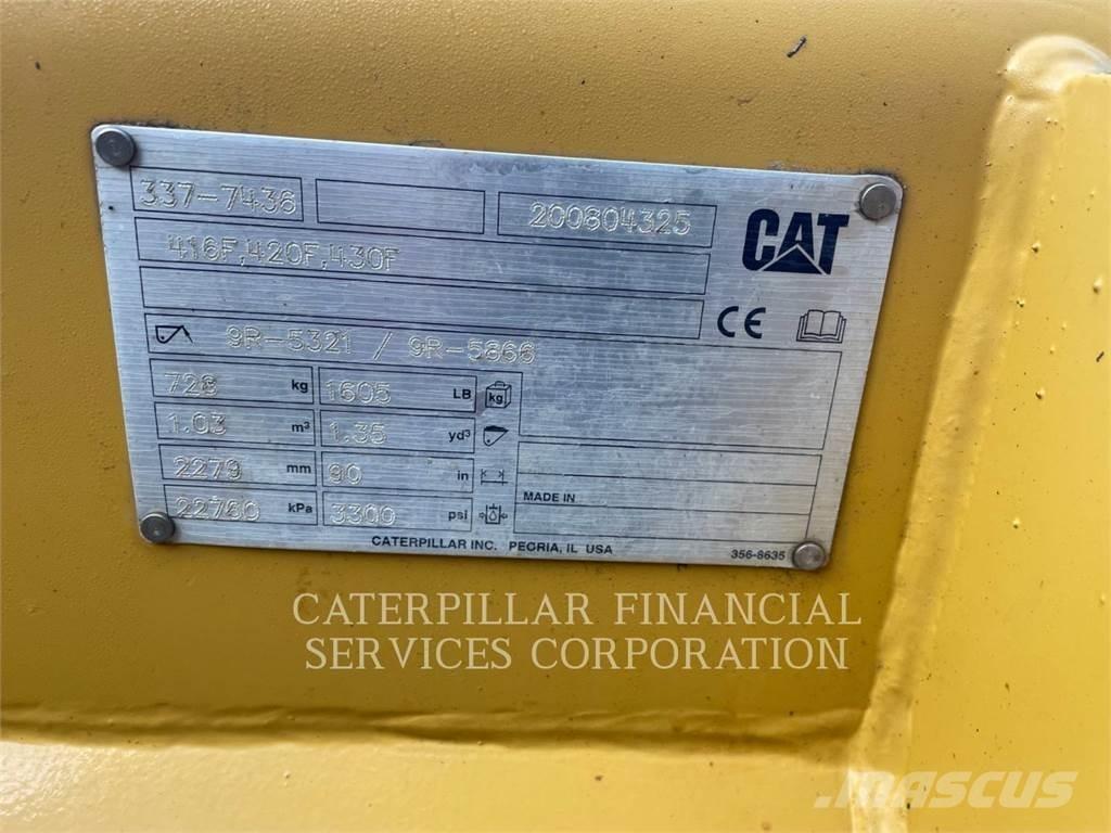 CAT 42007 Товарач със заден ексватор