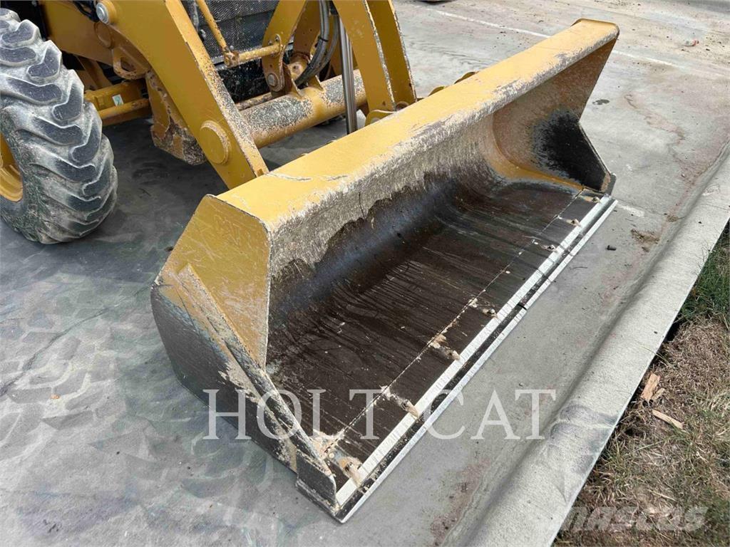 CAT 42007 Товарач със заден ексватор