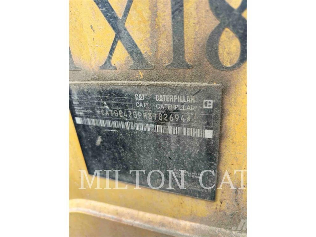 CAT 42007 Товарач със заден ексватор