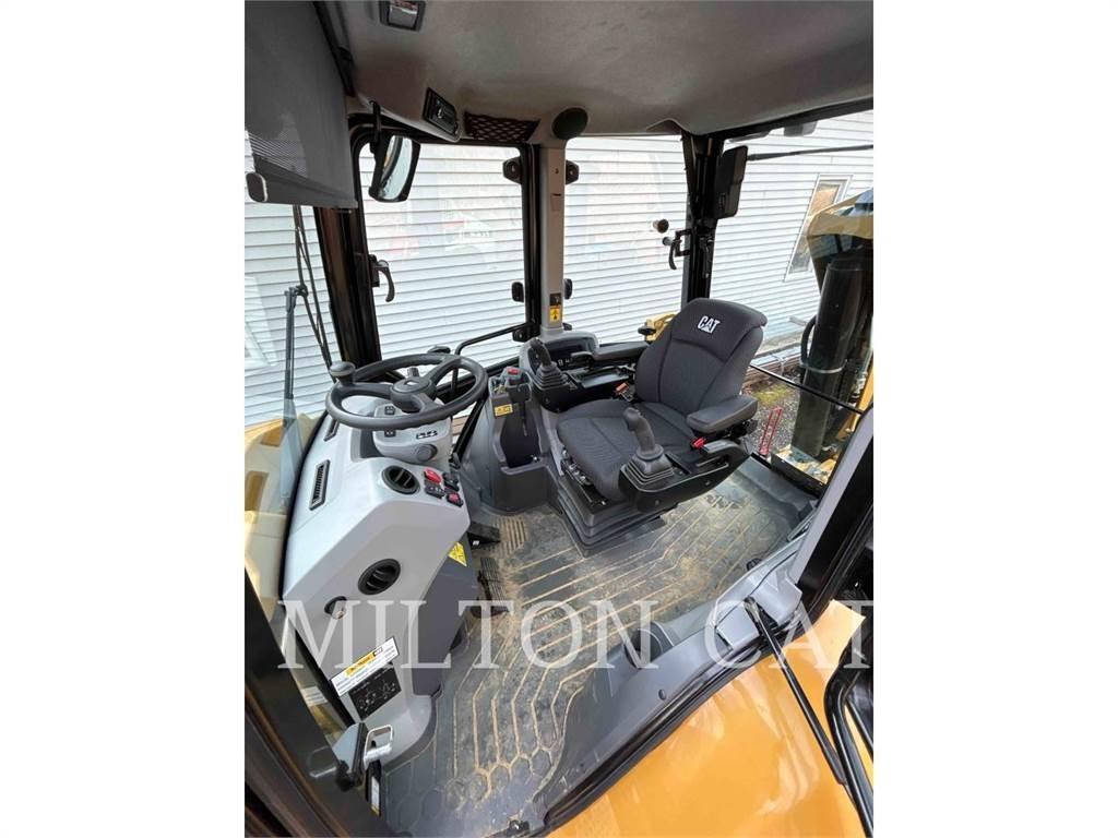 CAT 42007XE Товарач със заден ексватор