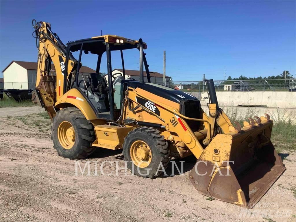 CAT 420E Товарач със заден ексватор
