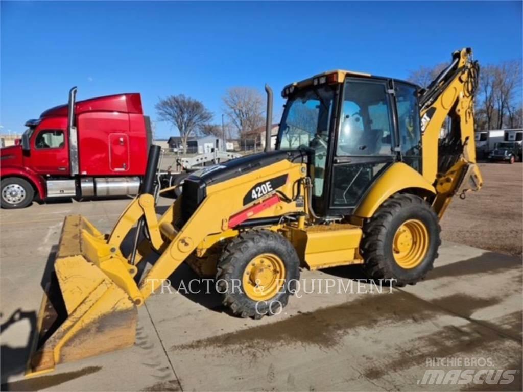 CAT 420E Товарач със заден ексватор