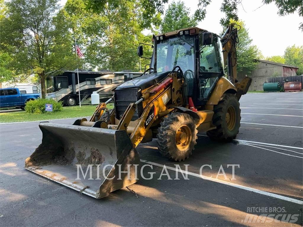CAT 420E Товарач със заден ексватор