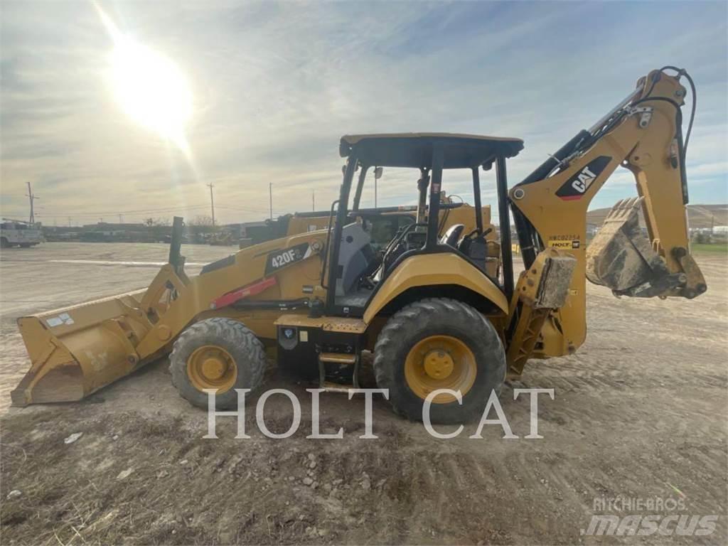 CAT 420F Товарач със заден ексватор
