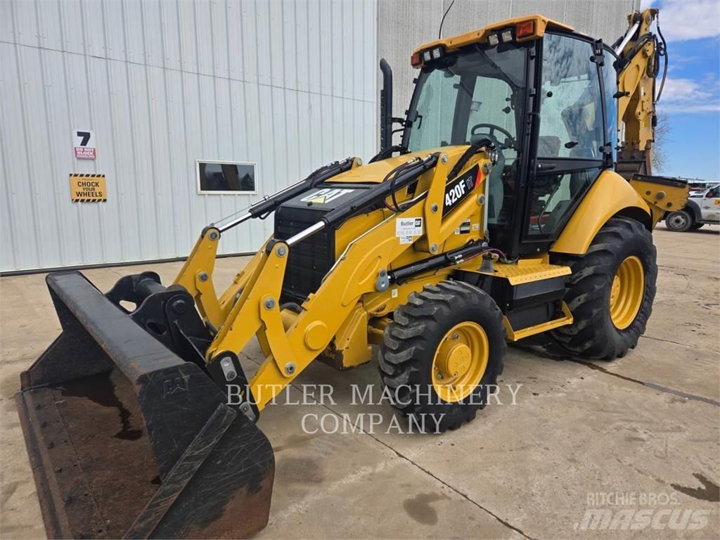 CAT 420F Товарач със заден ексватор