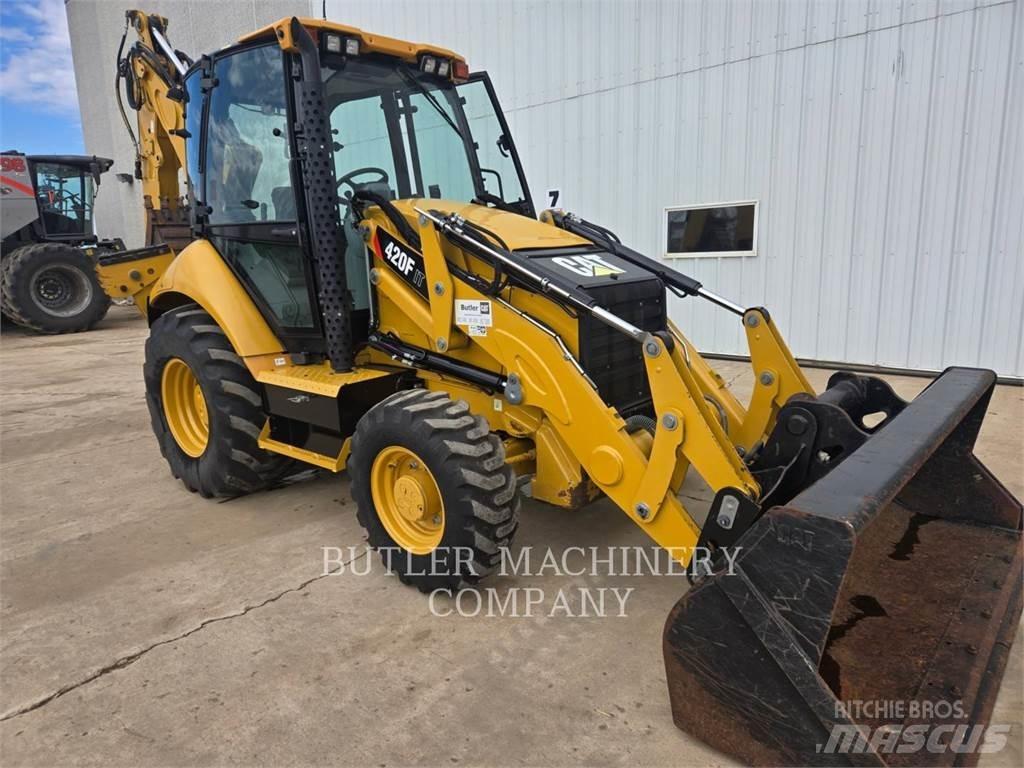 CAT 420F Товарач със заден ексватор