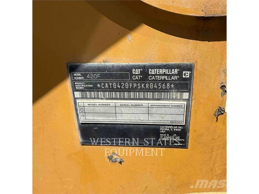 CAT 420F Товарач със заден ексватор