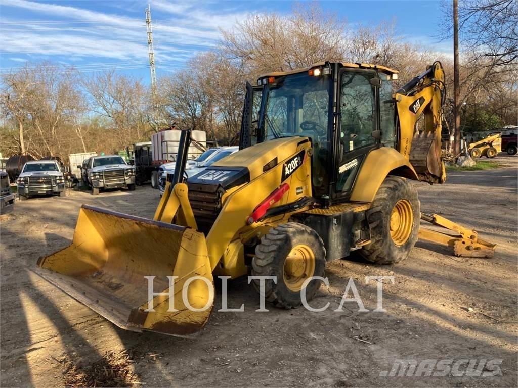 CAT 420F Товарач със заден ексватор