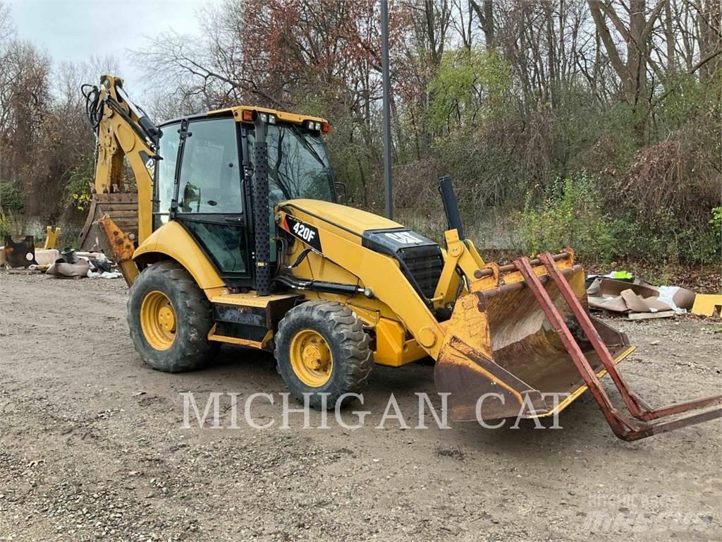 CAT 420F A Товарач със заден ексватор