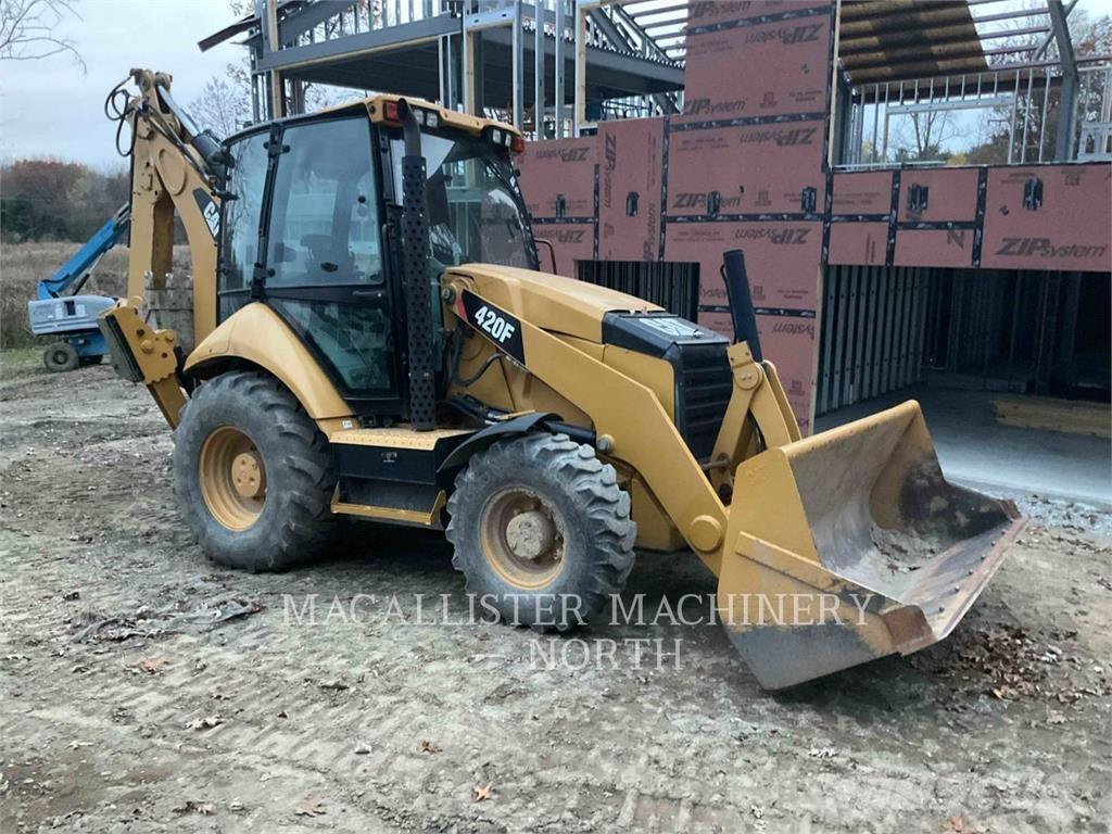CAT 420F A Товарач със заден ексватор