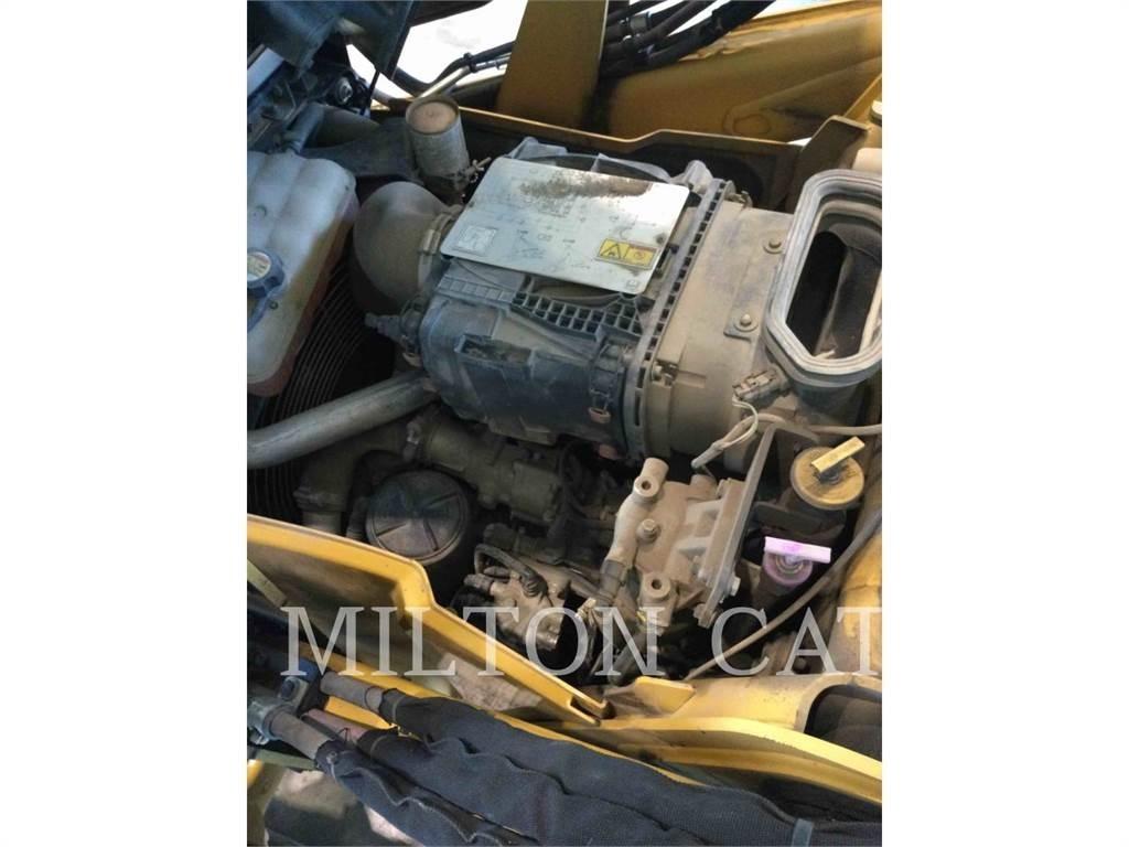 CAT 420F IT Товарач със заден ексватор