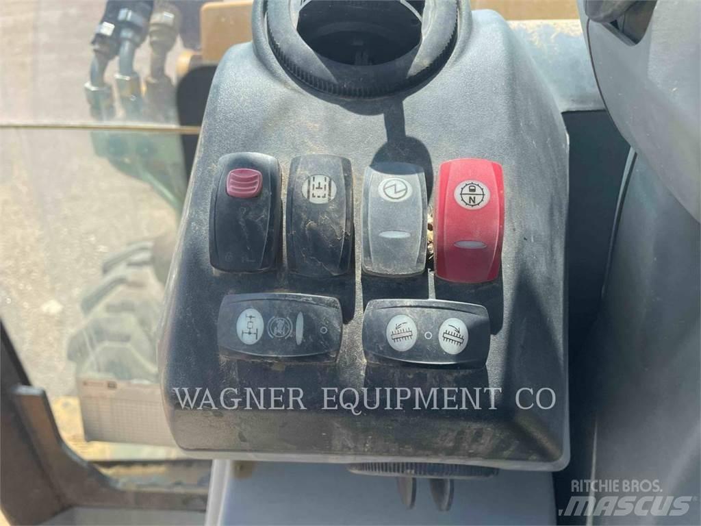 CAT 420F IT4WE Товарач със заден ексватор