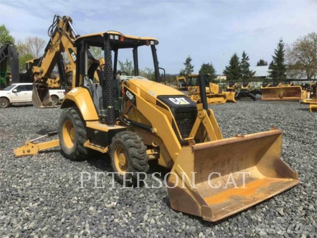 CAT 420F2 Товарач със заден ексватор