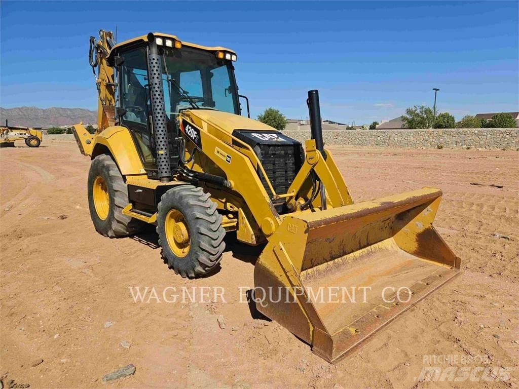 CAT 420F2 Товарач със заден ексватор