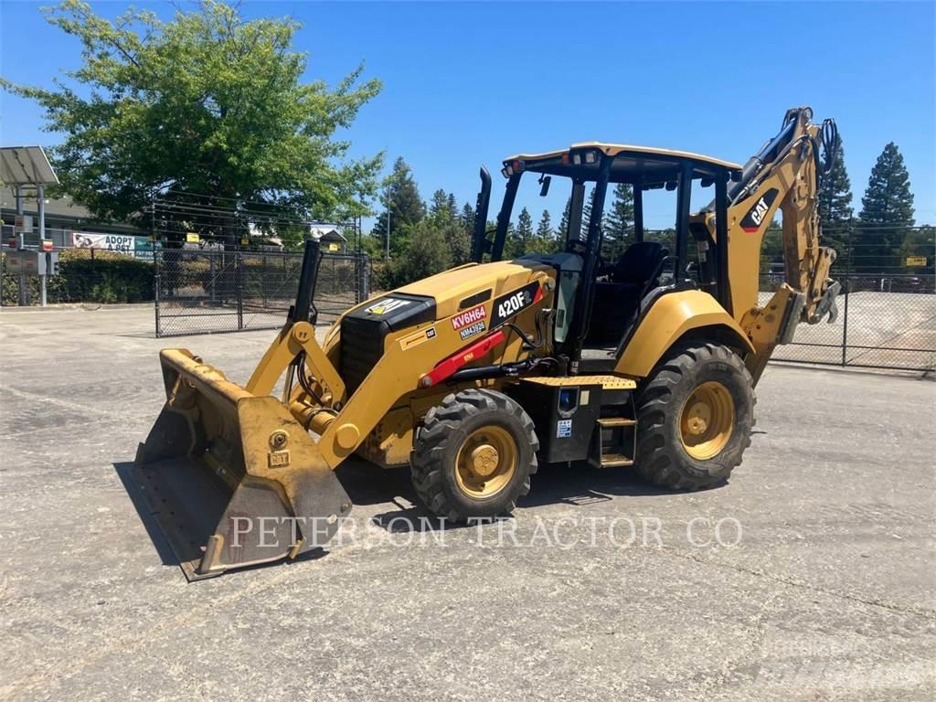 CAT 420F2 Товарач със заден ексватор