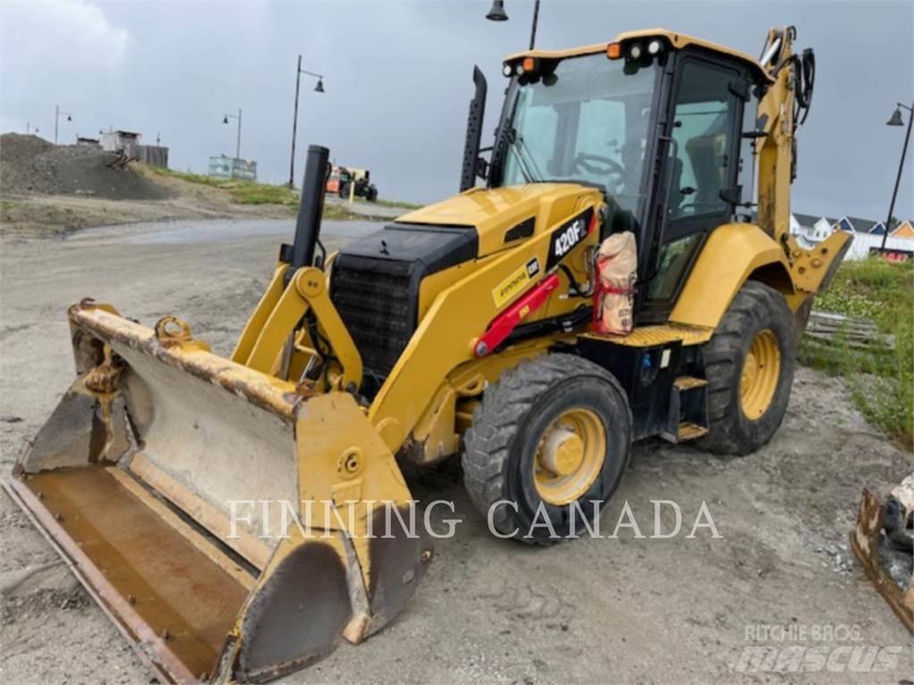 CAT 420F2 Товарач със заден ексватор