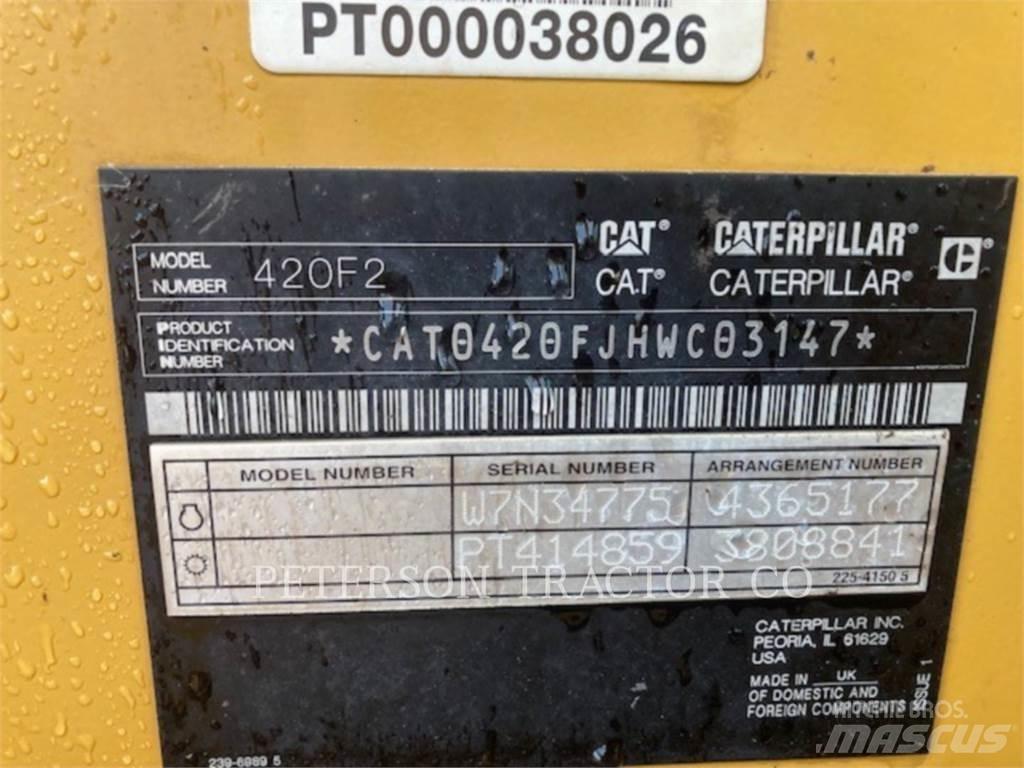 CAT 420F2 Товарач със заден ексватор