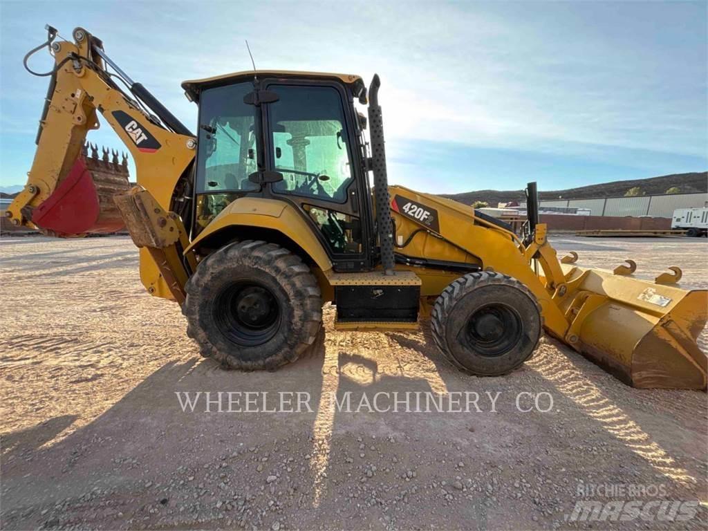 CAT 420F2 Товарач със заден ексватор