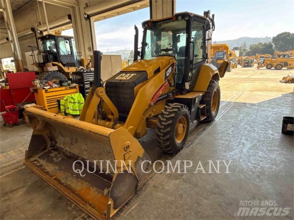 CAT 420F2 Товарач със заден ексватор