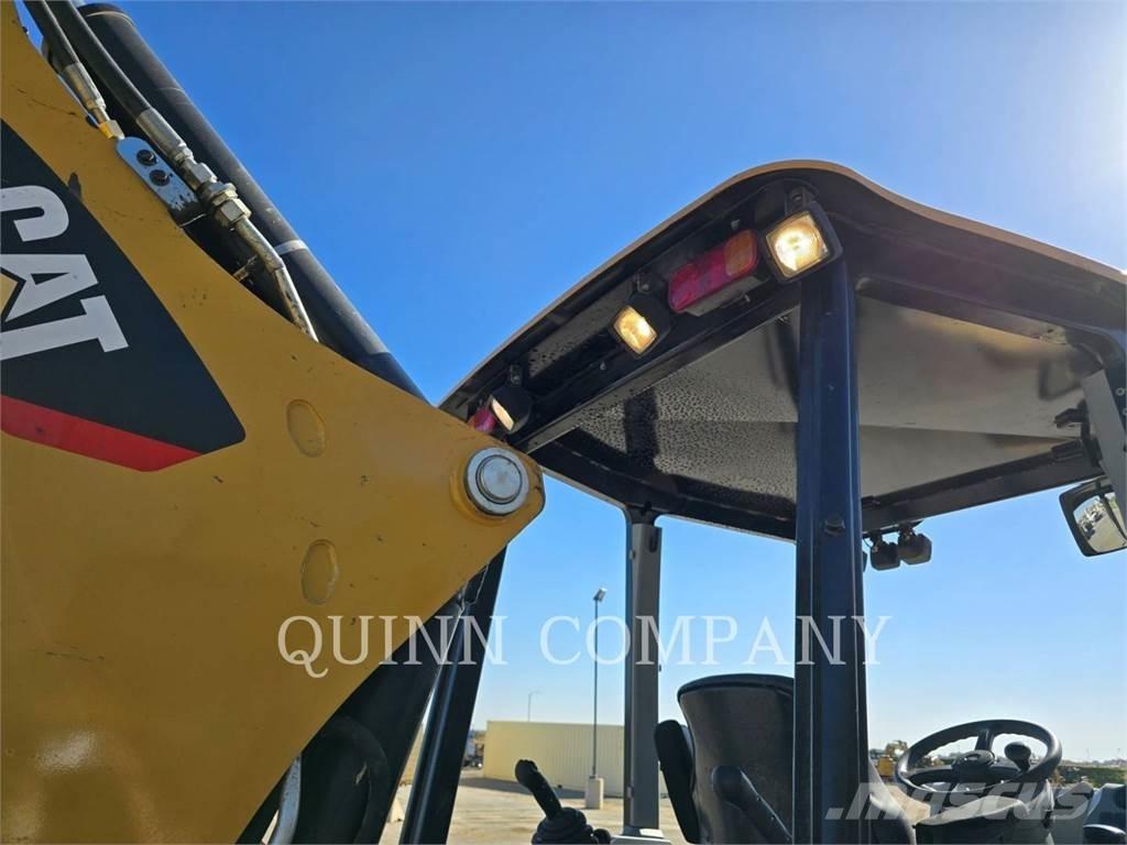 CAT 420F2 Товарач със заден ексватор