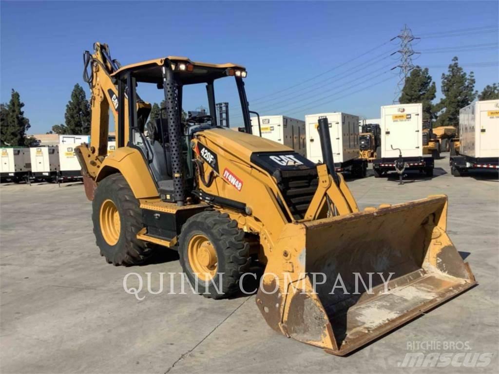 CAT 420F2 Товарач със заден ексватор