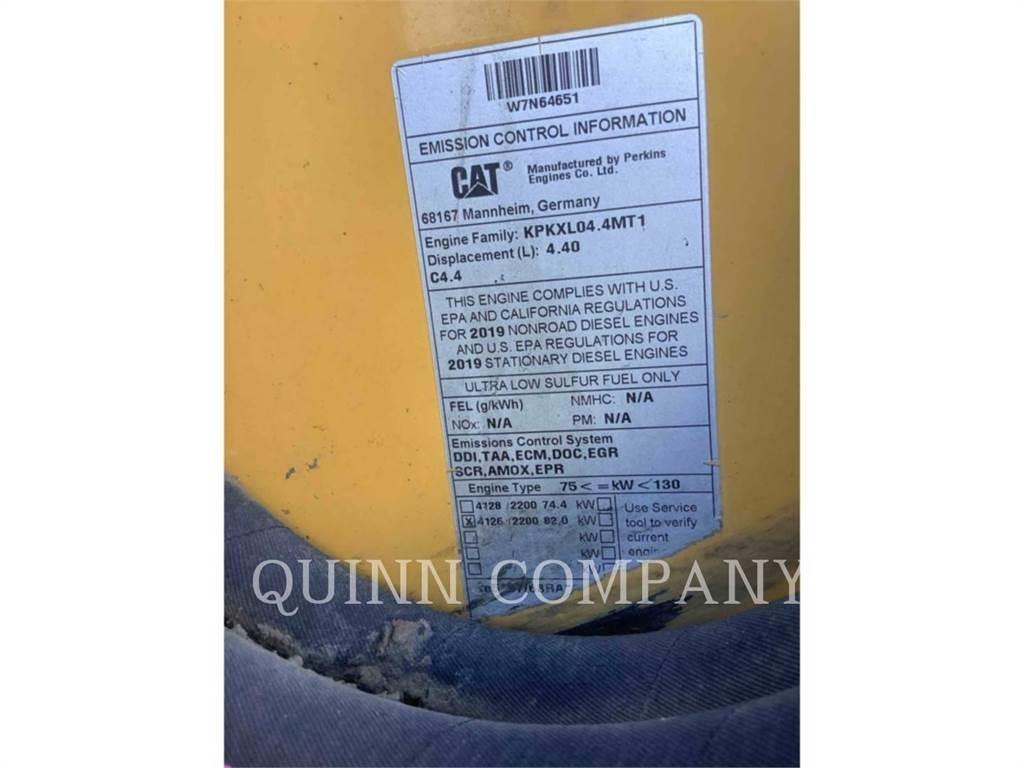 CAT 420F2 Товарач със заден ексватор