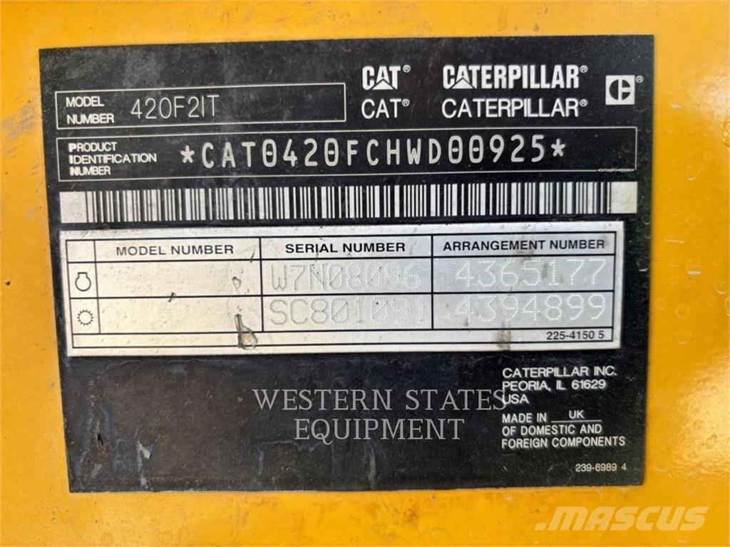 CAT 420F2 Товарач със заден ексватор