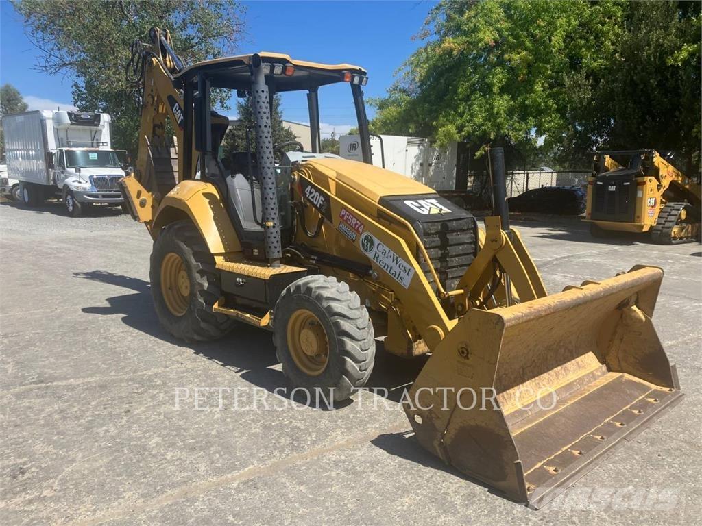 CAT 420F2 Товарач със заден ексватор