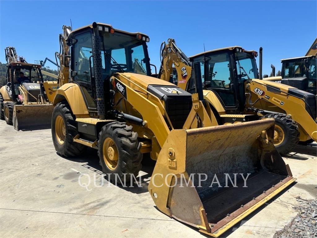 CAT 420F2 Товарач със заден ексватор