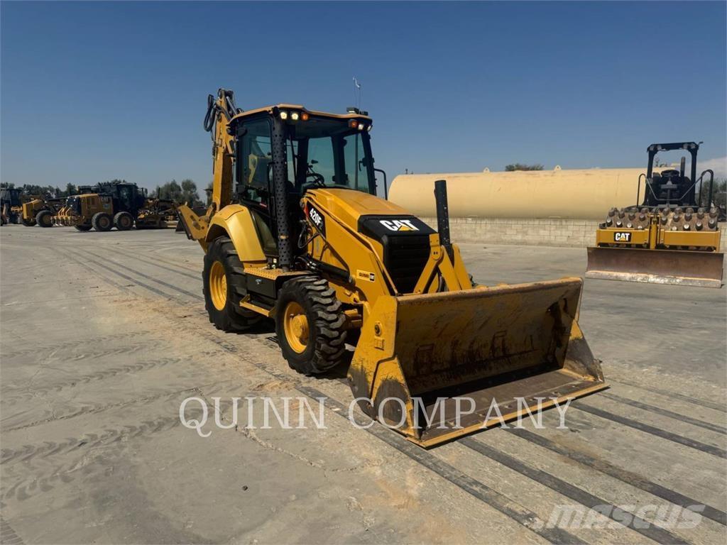 CAT 420F2 Товарач със заден ексватор