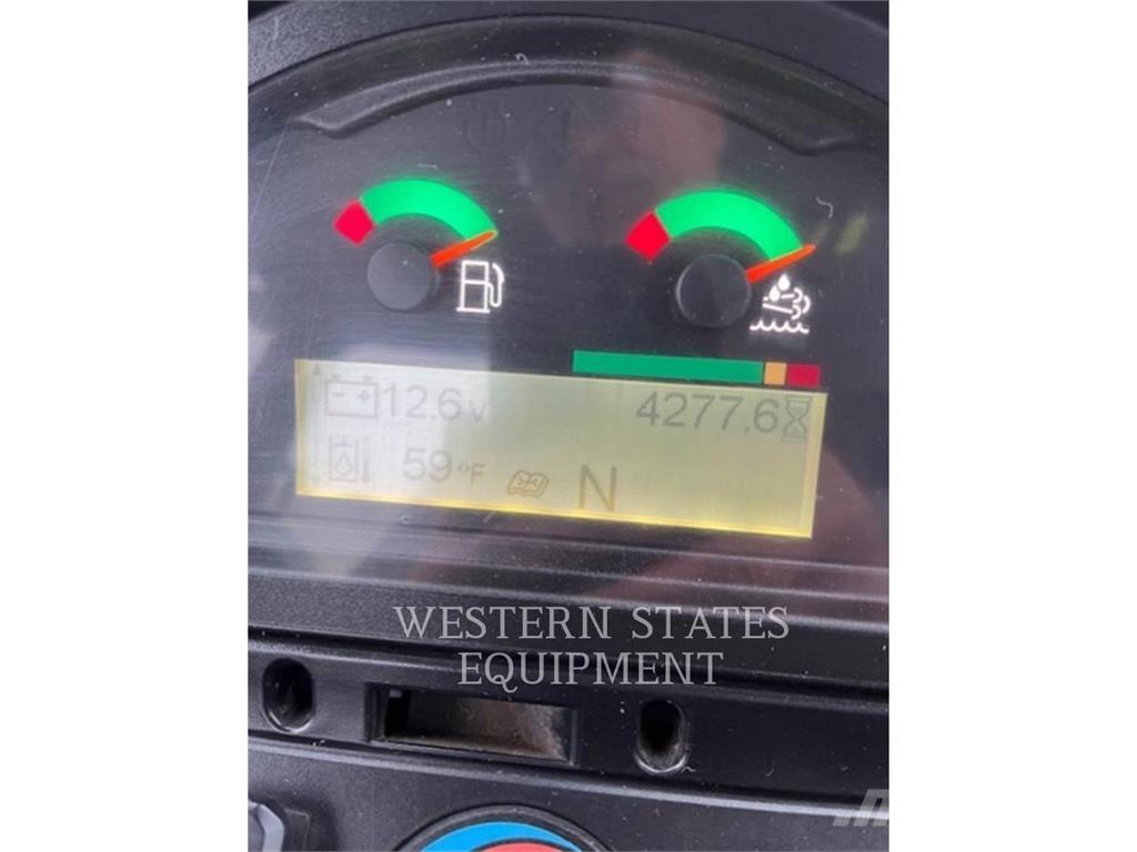 CAT 420F2 Товарач със заден ексватор