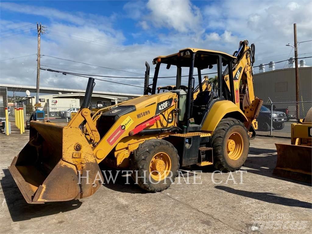CAT 420F2 Товарач със заден ексватор