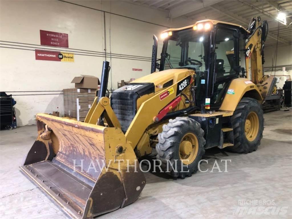 CAT 420F2 Товарач със заден ексватор