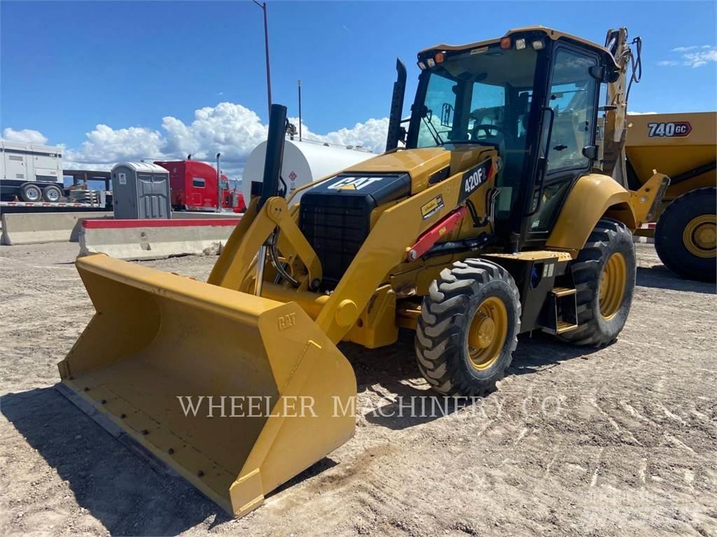 CAT 420F2 Товарач със заден ексватор