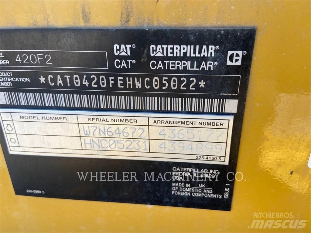 CAT 420F2 Товарач със заден ексватор