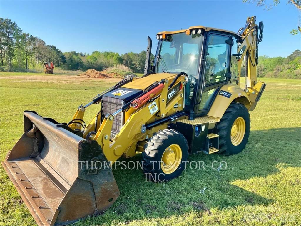 CAT 420F2 Товарач със заден ексватор