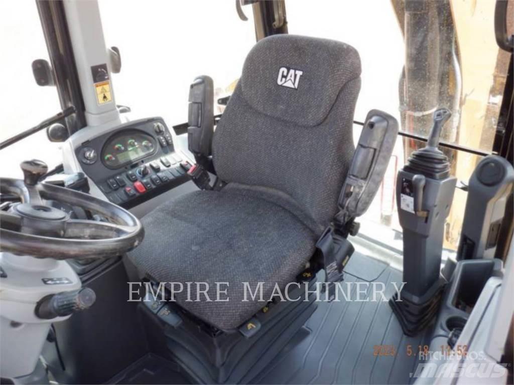 CAT 420F2 4ECP Товарач със заден ексватор