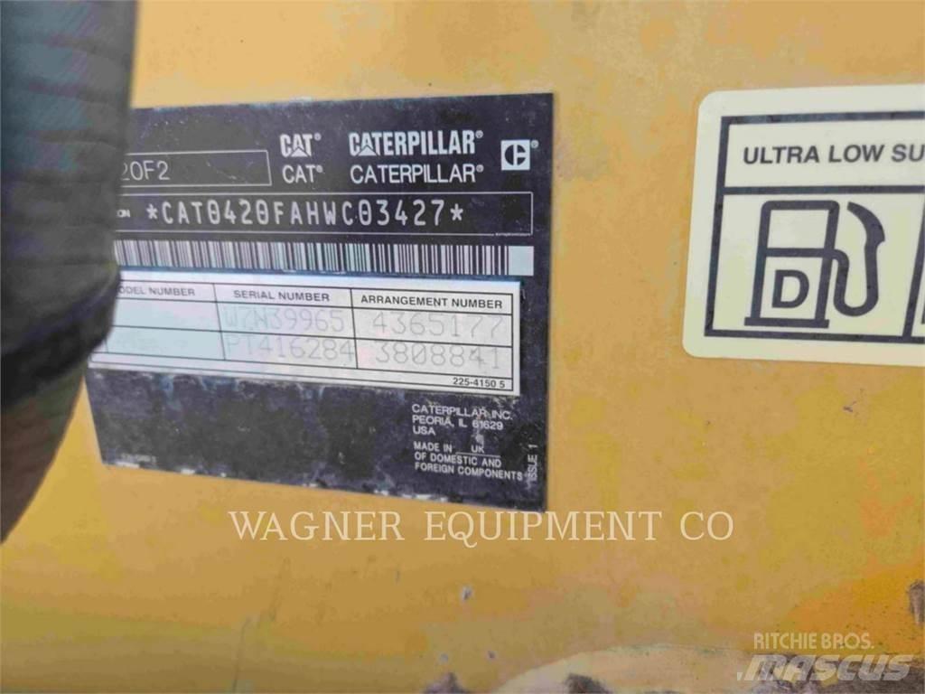 CAT 420F2 4ECP Товарач със заден ексватор