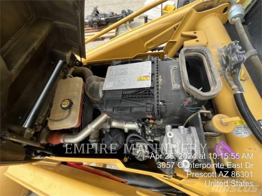 CAT 420F2 4EO Товарач със заден ексватор